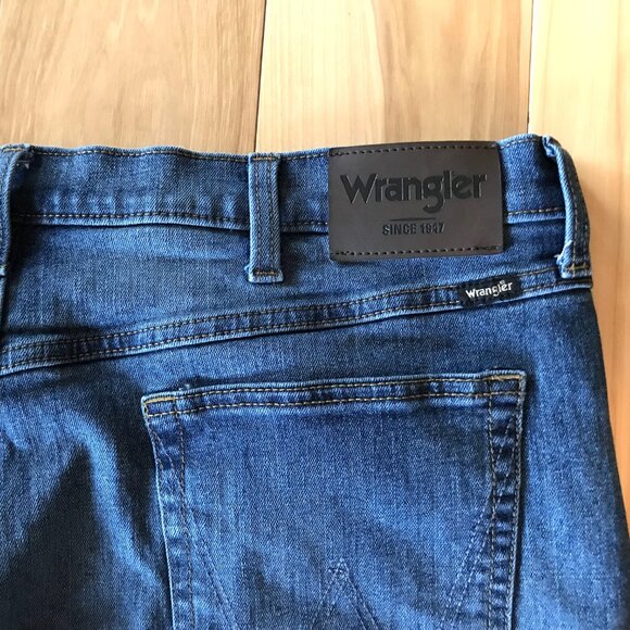 Men’s Patchwork Jeans Shorts, Size 40-30: Upcycled Distressed Denim on Denim - Picture 5 of 11